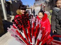 #5. People Are Selling Tomatoes On Sticks During Chinese New Year