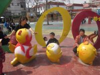 #6. People Go To Zoo With Children In Chinese New Year